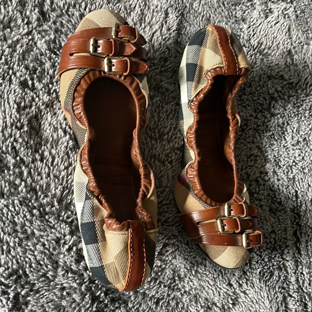 Burberry shoes perfect condition! - Picture 3 of 3
